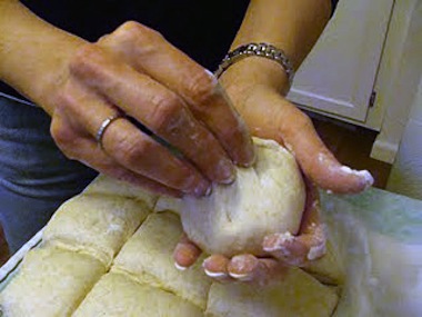 pinching-buns-to-shape