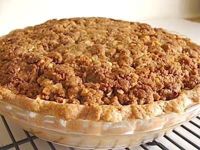 Crumb-topped apple pie