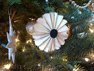 Fanned bk pg. ornament Fanned bk pg. ornament