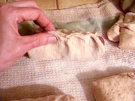 shape pigs-in-a-blanket