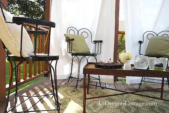 metal-chairs-and-table-on-gazebo metal-chairs-and-table-on-gazebo