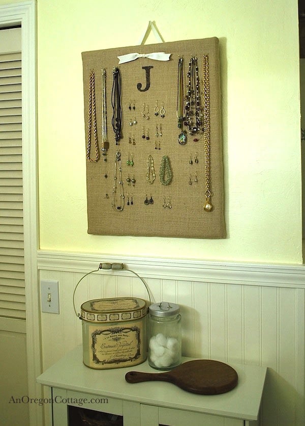 burlap-jewelry-organizer
