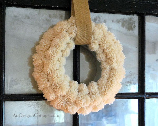 Wool-Pom-Pom-Wreath