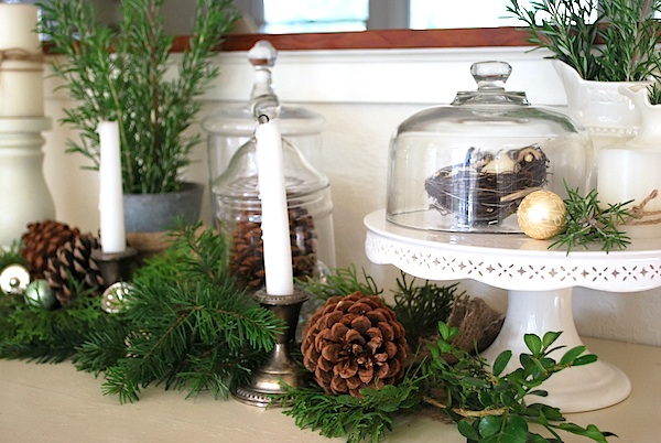 sideboard-christmas-vignette sideboard-christmas-vignette